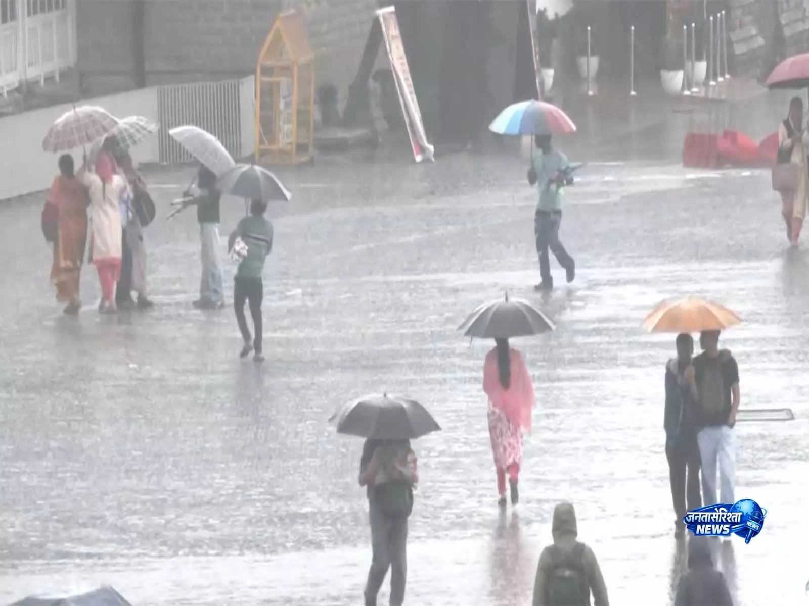 Shimla में भारी बारिश से राहत, मैदानी इलाकों की गर्मी से बचने आए पर्यटक खुश Shimla में भारी बारिश से राहत, मैदानी इलाकों की गर्मी से बचने आए पर्यटक खुश