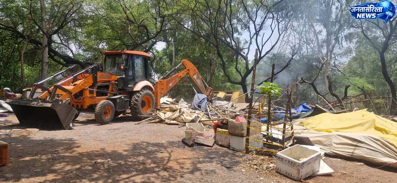 हनोदा माइनर नहर क्षेत्र में अतिक्रमण हटाने की बड़ी कार्रवाई हनोदा माइनर नहर क्षेत्र में अतिक्रमण हटाने की बड़ी कार्रवाई