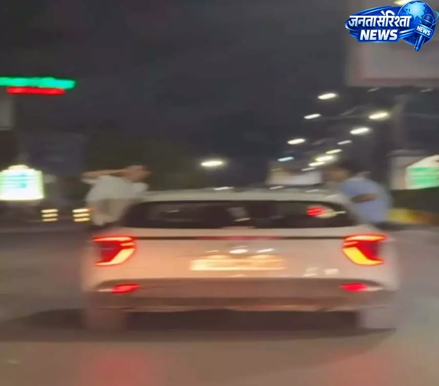 रायपुर में स्टंटबाजी का नया वीडियो वायरल, सड़क सुरक्षा को खतरा रायपुर में स्टंटबाजी का नया वीडियो वायरल, सड़क सुरक्षा को खतरा