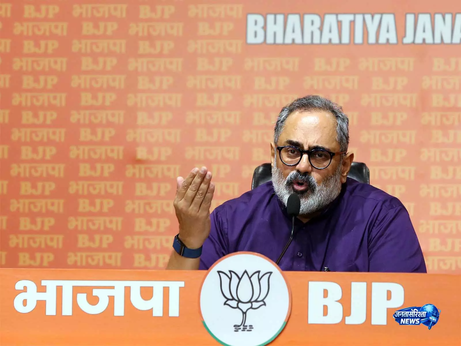Vijayan सरकार ने केरल की अर्थव्यवस्था को पोंजी स्कीम की तरह चलाया: राजीव चंद्रशेखर Vijayan सरकार ने केरल की अर्थव्यवस्था को पोंजी स्कीम की तरह चलाया: राजीव चंद्रशेखर