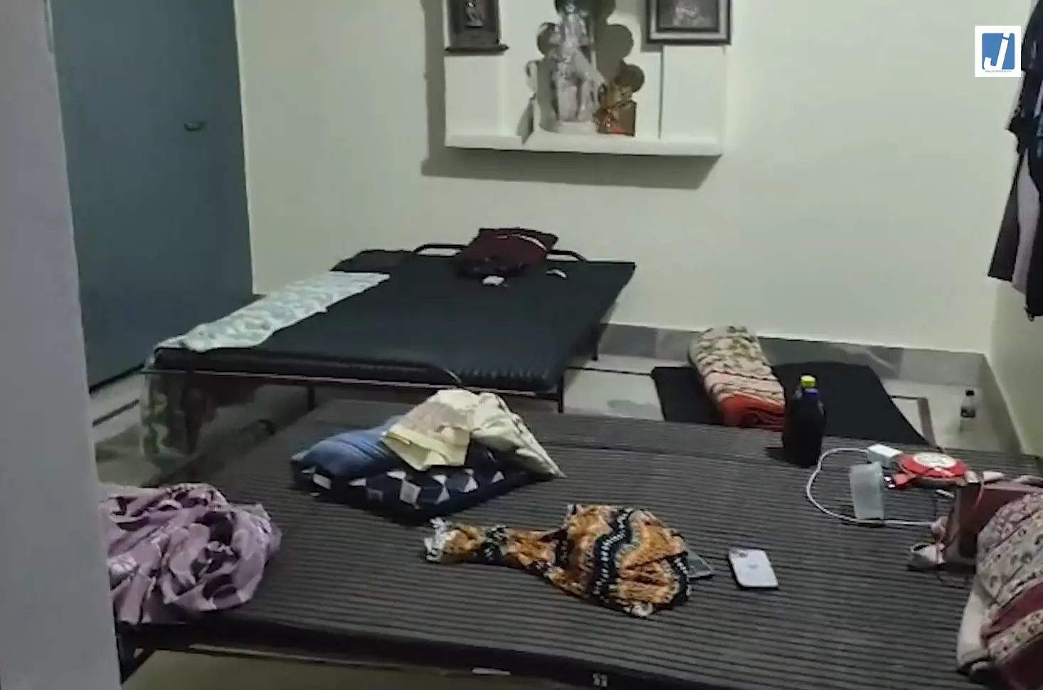 दिल दहला देने वाली घटना, घरेलू विवाद में पति ने पत्नी की हत्या कर खुद की जान ली दिल दहला देने वाली घटना, घरेलू विवाद में पति ने पत्नी की हत्या कर खुद की जान ली