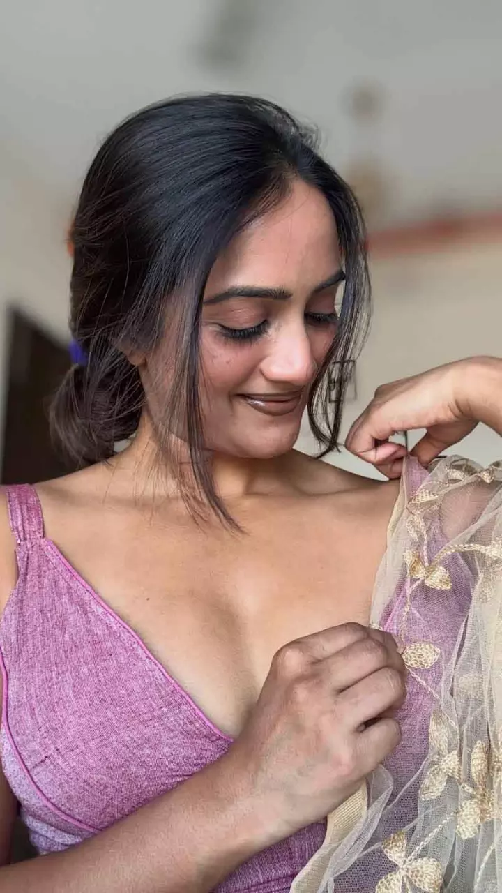 अमिका शैल का ग्लैमरस लुक चर्चा में