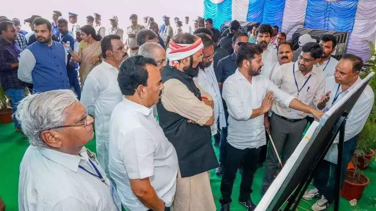 सीएम रेवंत ने अधिकारियों से सिंचाई परियोजनाओं में तेजी लाने को कहा