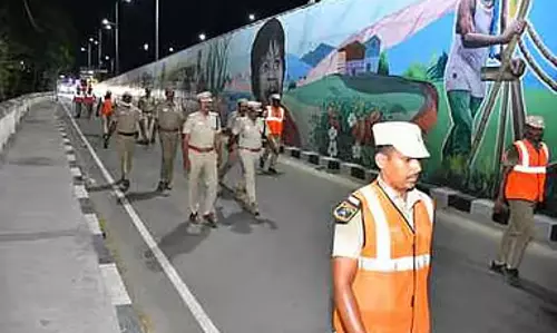 Tiruvannamalai : महिलाओं के साथ उत्पीड़न के बाद पुलिस ने की रात में पैदल पेट्रोलिंग