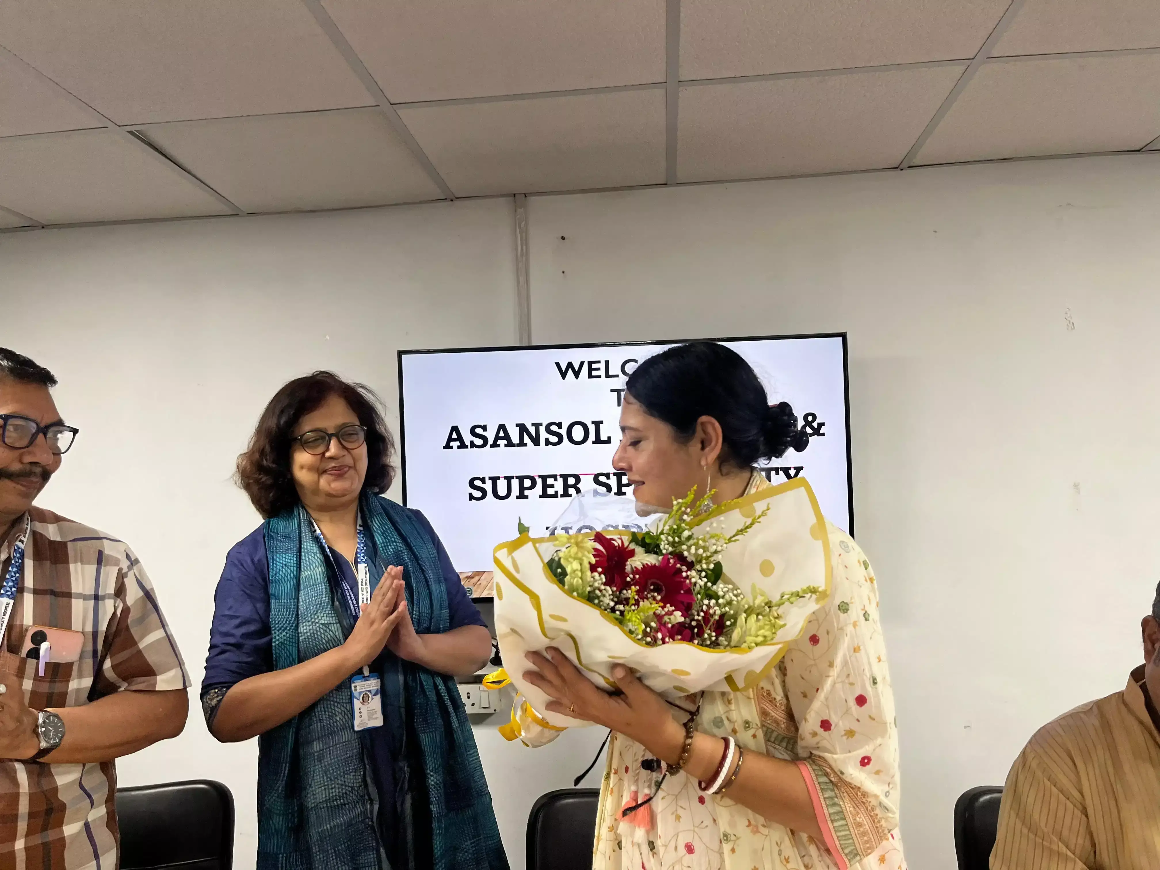 West Burdwan: मरीजों को गुणवत्तापूर्ण उपचार मिले, यह सुनिश्चित करें: अग्निमित्रा पाल