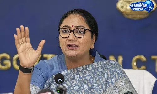 दिल्ली में पानी की कमी पर CM रेखा गुप्ता के बयान से विवाद