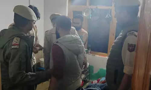 पहलगाम में होटलों पर अनंतनाग पुलिस की छापेमारी, नशा तस्करी के खिलाफ चलाया अभियान पहलगाम में होटलों पर अनंतनाग पुलिस की छापेमारी, नशा तस्करी के खिलाफ चलाया अभियान