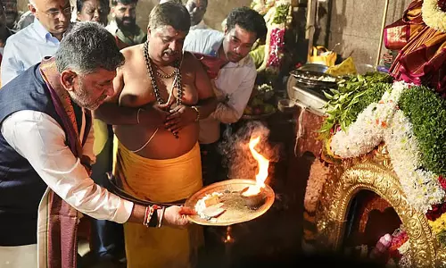 CM डीके शिवकुमार ने अन्नाम्मा देवी मंदिर में की विशेष पूजा