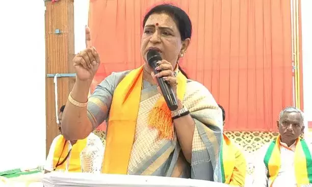Telangana: अरुणा ने रेवंत के हेली-टूर को पब्लिसिटी स्टंट बताया