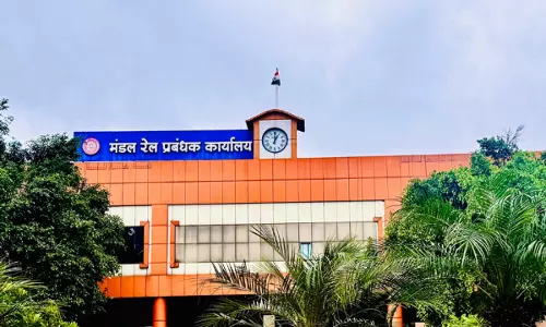 बिना टिकट और अनियमित टिकट पर यात्रा करने वालो पर सख्त निगरानी, 18 लाख का जुर्माना बिना टिकट और अनियमित टिकट पर यात्रा करने वालो पर सख्त निगरानी, 18 लाख का जुर्माना