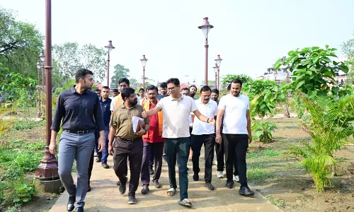 मंत्री ओपी चौधरी ने रायगढ़ शहर में कई विकास कार्यों का किया जमीनी निरीक्षण मंत्री ओपी चौधरी ने रायगढ़ शहर में कई विकास कार्यों का किया जमीनी निरीक्षण