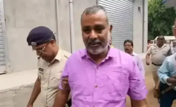 Bankura: तृणमूल नेता शंकर चक्रवर्ती पर कार्रवाई, पुलिस ने किया गिरफ्तार