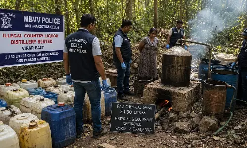 Virar ईस्ट में अवैध देसी शराब डिस्टिलरी पर पुलिस की बड़ी कार्रवाई, महिला गिरफ्तार