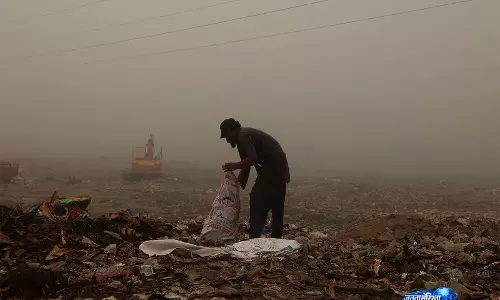 ईद के बाद Karachi में सफाई व्यवस्था चरमराई, लगातार बदबू से लोग परेशान