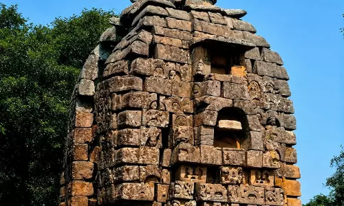 बिना गारा-चूने के बना चमत्कारी घाघरा मंदिर बिना गारा-चूने के बना चमत्कारी घाघरा मंदिर