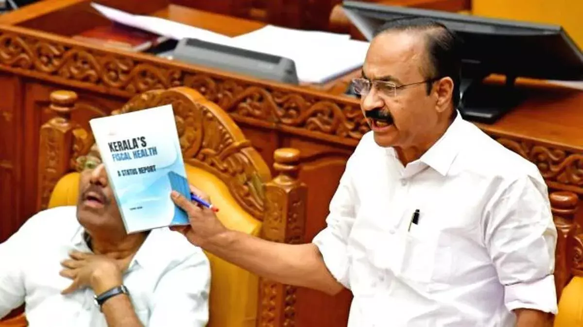Kerala पर 48,733 करोड़ रुपये का बकाया, वित्तीय संकट की चेतावनी