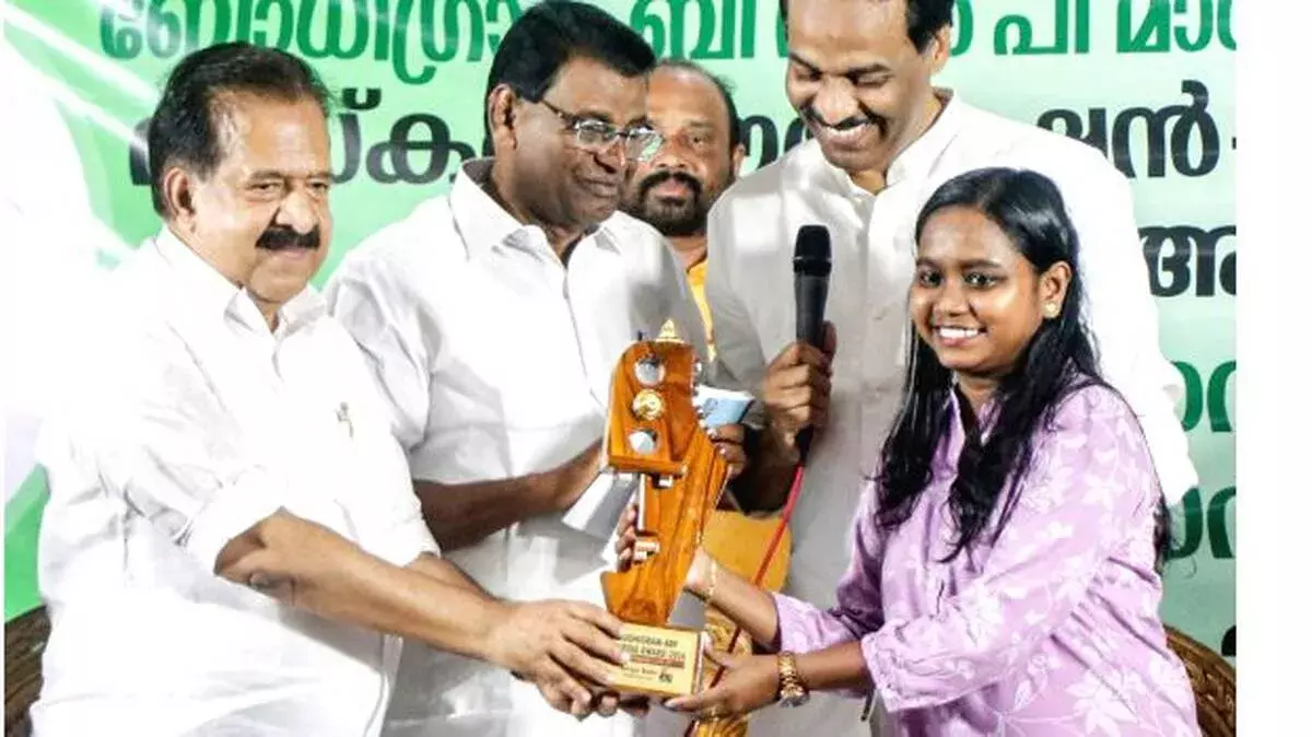 Kerala कौमुदी रिपोर्टर बिनिया बाबू को BRP मीडिया अवॉर्ड दिया गया