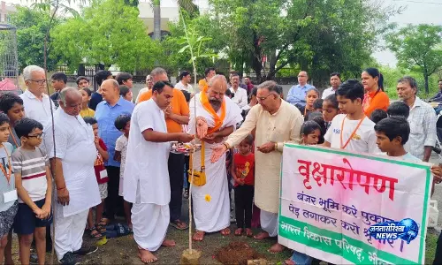 सौ बालकों को पढ़ाना और एक वृक्ष को लगाना व उसे पालना समान पुण्य का कार्य है: Mahant Sant Das