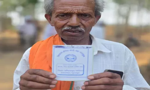 अन्नदाताओं को मिली आर्थिक आजादी, लटोरी के किसान निर्मल राम का बना केसीसी कार्ड