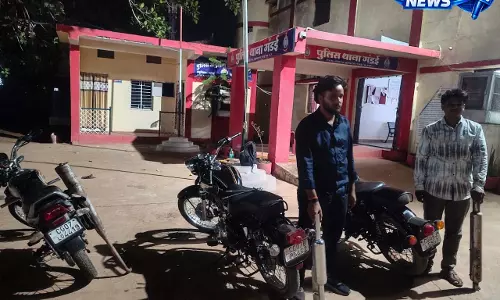 मॉडिफाइड साइलेंसर वाले बाइक चालकों पर कार्रवाई, तीन वाहनों पर चालान व साइलेंसर जब्त