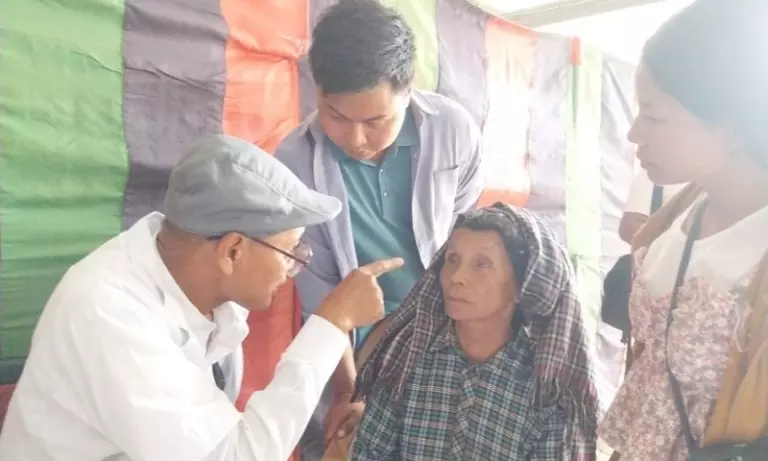 Dibrugarh: भारत-म्यांमार सीमा पर आयोजित स्वास्थ्य शिविर से सैकड़ों लोगों को मिला लाभ Dibrugarh: भारत-म्यांमार सीमा पर आयोजित स्वास्थ्य शिविर से सैकड़ों लोगों को मिला लाभ