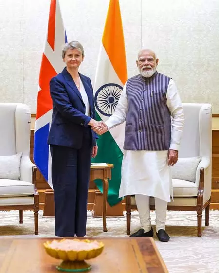 भारत-ब्रिटेन विजन 2035 दुनिया की भलाई के लिए हमारी मिली-जुली कोशिशों को मजबूत करेगा : पीएम मोदी भारत-ब्रिटेन विजन 2035 दुनिया की भलाई के लिए हमारी मिली-जुली कोशिशों को मजबूत करेगा : पीएम मोदी