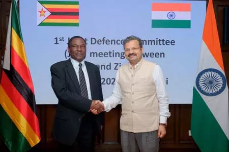 भारत और जिम्बाब्वे ने जेडीसी की पहली बैठक की, द्विपक्षीय रक्षा सहयोग और मजबूत करने की दोहराई प्रतिबद्धता भारत और जिम्बाब्वे ने जेडीसी की पहली बैठक की, द्विपक्षीय रक्षा सहयोग और मजबूत करने की दोहराई प्रतिबद्धता