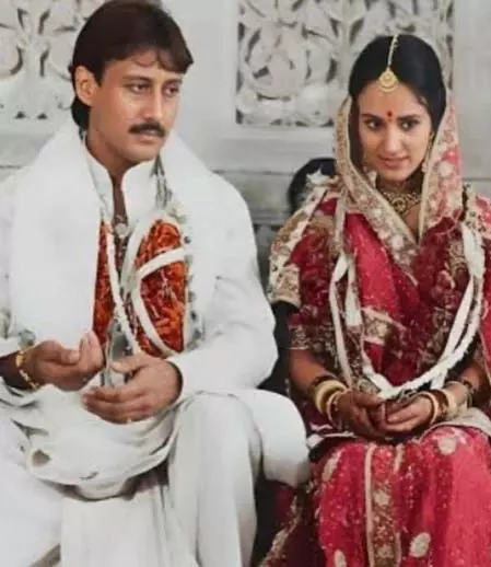 अपनी शादी की 38वीं सालगिरह मना रहे हैं जैकी और आयशा श्रॉफ, शादी के दिन की तस्वीरें शेयर की अपनी शादी की 38वीं सालगिरह मना रहे हैं जैकी और आयशा श्रॉफ, शादी के दिन की तस्वीरें शेयर की