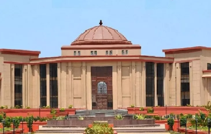 टीचर ने वकील बतौर रखा अपना पक्ष, हाईकोर्ट से मिली राहत टीचर ने वकील बतौर रखा अपना पक्ष, हाईकोर्ट से मिली राहत