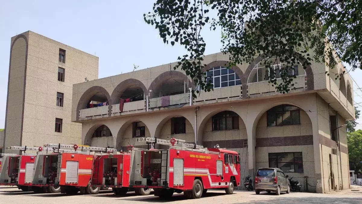 Gurugram: गुरुग्राम में अग्नि सुरक्षा मानकों के पालन पर जोर Gurugram: गुरुग्राम में अग्नि सुरक्षा मानकों के पालन पर जोर