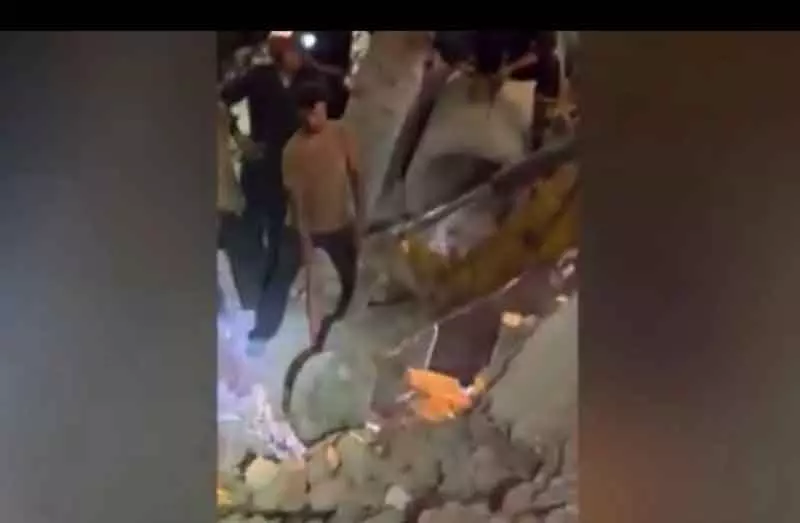 Delhiकी लोधी कॉलोनी में सीवेज दीवार गिरने से 1 की मौत, 2 घायल Delhiकी लोधी कॉलोनी में सीवेज दीवार गिरने से 1 की मौत, 2 घायल