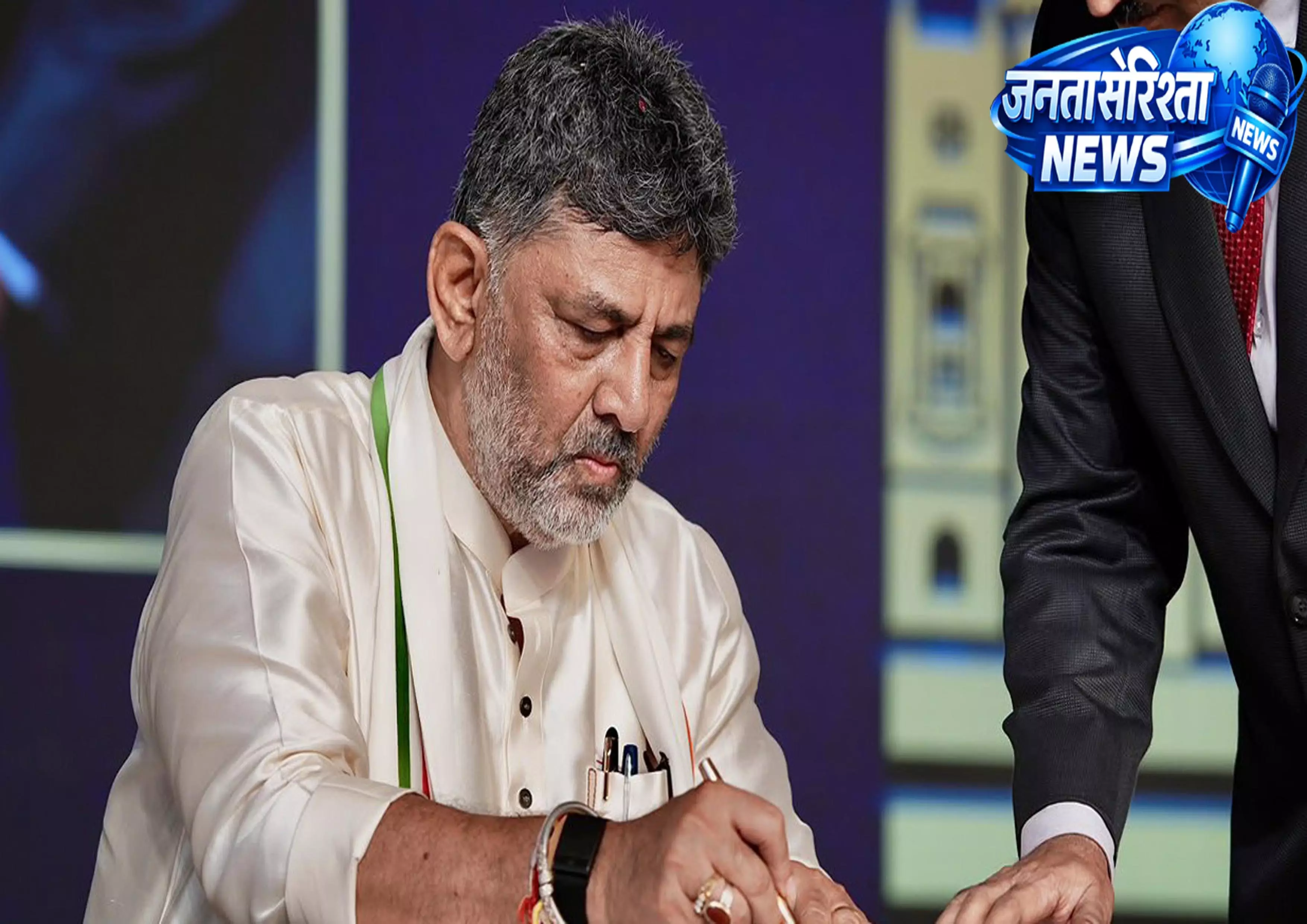 Karnataka BJP ने शिवकुमार सरकार के जल्द गिरने की भविष्यवाणी की Karnataka BJP ने शिवकुमार सरकार के जल्द गिरने की भविष्यवाणी की