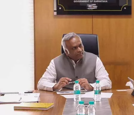प्रियांक खड़गे ने कर्नाटक सरकार में गृहमंत्री बनाए जाने पर कांग्रेस के शीर्ष नेताओं का जताया आभार प्रियांक खड़गे ने कर्नाटक सरकार में गृहमंत्री बनाए जाने पर कांग्रेस के शीर्ष नेताओं का जताया आभार