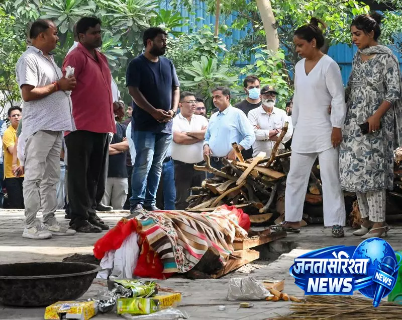 Gurugram में एक ही परिवार के 5 लोगों का अंतिम संस्कार, आंसू और सदमे में लोग Gurugram में एक ही परिवार के 5 लोगों का अंतिम संस्कार, आंसू और सदमे में लोग