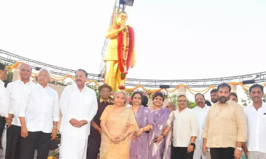 Andhra: नेल्लोर में SPB की मूर्ति का अनावरण; वेंकैया नायडू ने भाषा और संस्कृति के संरक्षण की अपील की