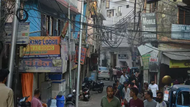 Jammu: होटलों-गेस्ट हाउस फायर सुरक्षा जांच, दिल्ली अग्निकांड के बाद कार्रवाई Jammu: होटलों-गेस्ट हाउस फायर सुरक्षा जांच, दिल्ली अग्निकांड के बाद कार्रवाई