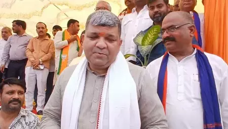 गोंडा: मंत्री आशीष पटेल ने विश्व पर्यावरण दिवस के मौके पर किया पौधारोपण, लोगों से की ये खास अपील गोंडा: मंत्री आशीष पटेल ने विश्व पर्यावरण दिवस के मौके पर किया पौधारोपण, लोगों से की ये खास अपील