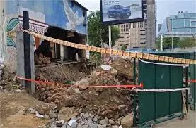 New Delhi: दीवार गिरने से मजदूर की दर्दनाक मौत, आग में दमकलकर्मी घायल New Delhi: दीवार गिरने से मजदूर की दर्दनाक मौत, आग में दमकलकर्मी घायल