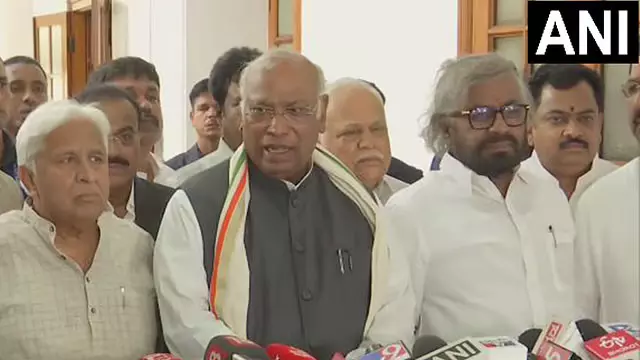 Mallikarjun खड़गे ने कर्नाटक राज्यसभा चुनाव के लिए नामांकन दाखिल किया Mallikarjun खड़गे ने कर्नाटक राज्यसभा चुनाव के लिए नामांकन दाखिल किया
