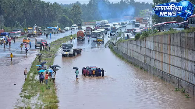 Kerala : दक्षिण-पश्चिम मानसून की एंट्री, कई राज्यों में भारी बारिश का अलर्ट जारी Kerala : दक्षिण-पश्चिम मानसून की एंट्री, कई राज्यों में भारी बारिश का अलर्ट जारी