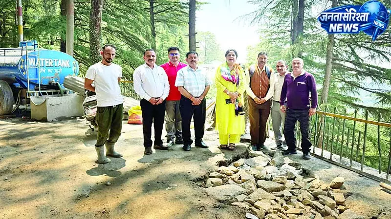 पतरैनी चक्र सडक़ बहाल, लोगों को मिली राहत पतरैनी चक्र सडक़ बहाल, लोगों को मिली राहत