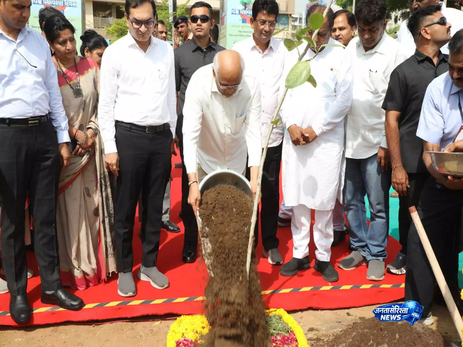 CM पटेल ने अहमदाबाद में बड़े पैमाने पर वृक्षारोपण अभियान शुरू किया CM पटेल ने अहमदाबाद में बड़े पैमाने पर वृक्षारोपण अभियान शुरू किया