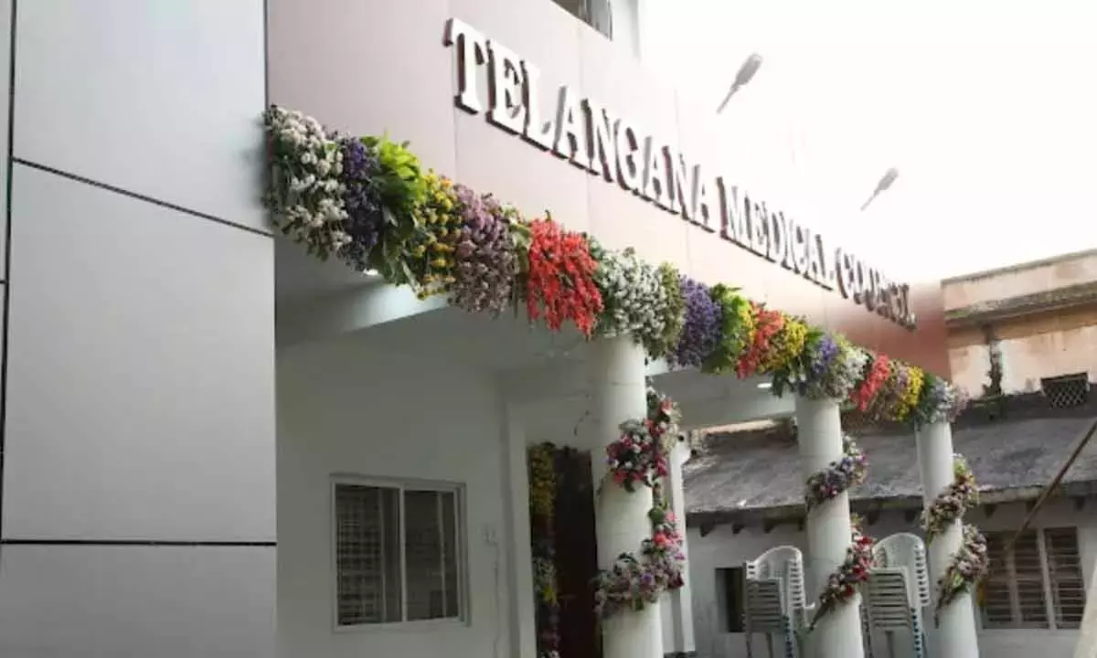 Telangana: डॉक्टरों ने ट्रांसफर के मुद्दे पर अस्पतालों में OP सेवाएं रोक दीं Telangana: डॉक्टरों ने ट्रांसफर के मुद्दे पर अस्पतालों में OP सेवाएं रोक दीं