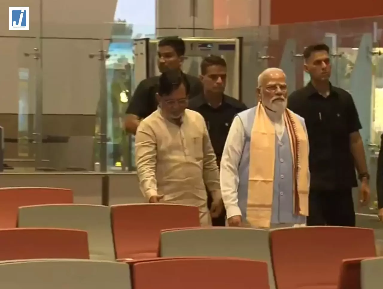 दमन में NAMO एयरपोर्ट के नए टर्मिनल भवन का प्रधानमंत्री मोदी ने किया उद्घाटन दमन में NAMO एयरपोर्ट के नए टर्मिनल भवन का प्रधानमंत्री मोदी ने किया उद्घाटन