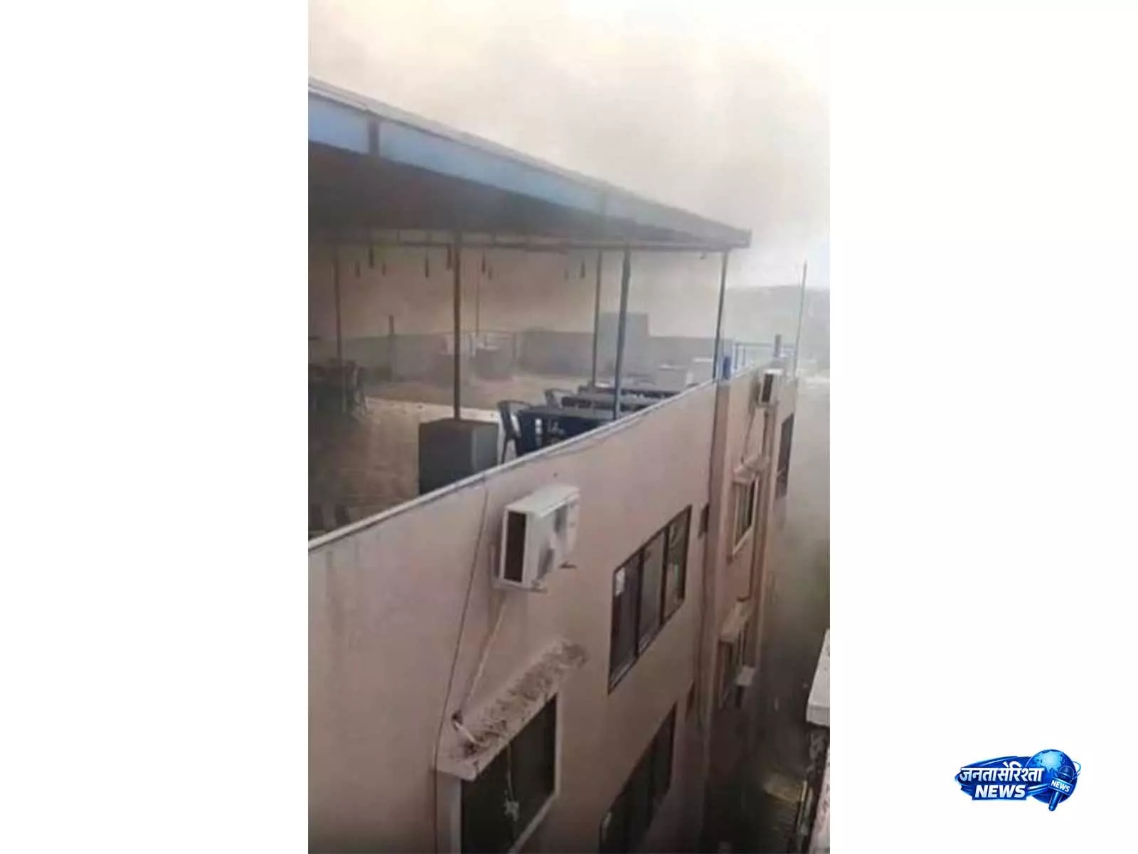 इंदौर: EV शोरूम में लगी भीषण आग; सीढ़ियों और रस्सियों की मदद से लोगों को बचाया गया