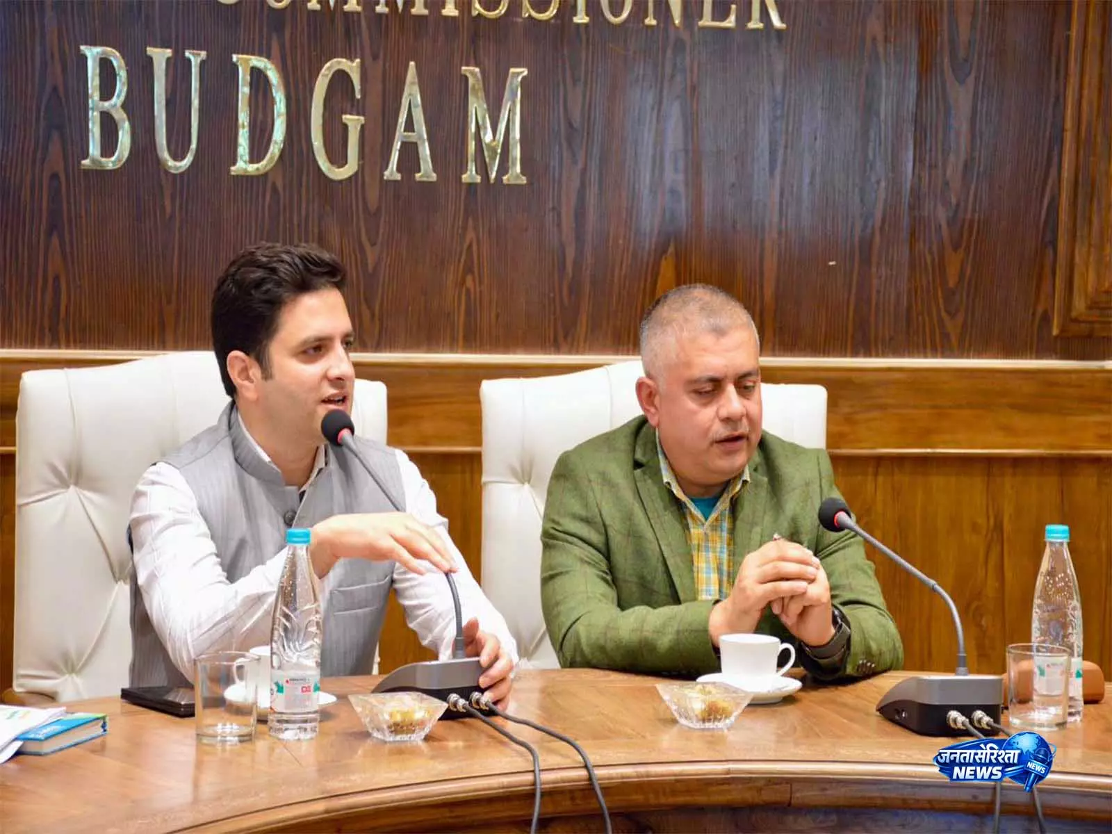 जम्मू-कश्मीर में हुई जनगणना समीक्षा बैठक, मुख्य अधिकारी और बडगाम DC रहे मौजूद जम्मू-कश्मीर में हुई जनगणना समीक्षा बैठक, मुख्य अधिकारी और बडगाम DC रहे मौजूद