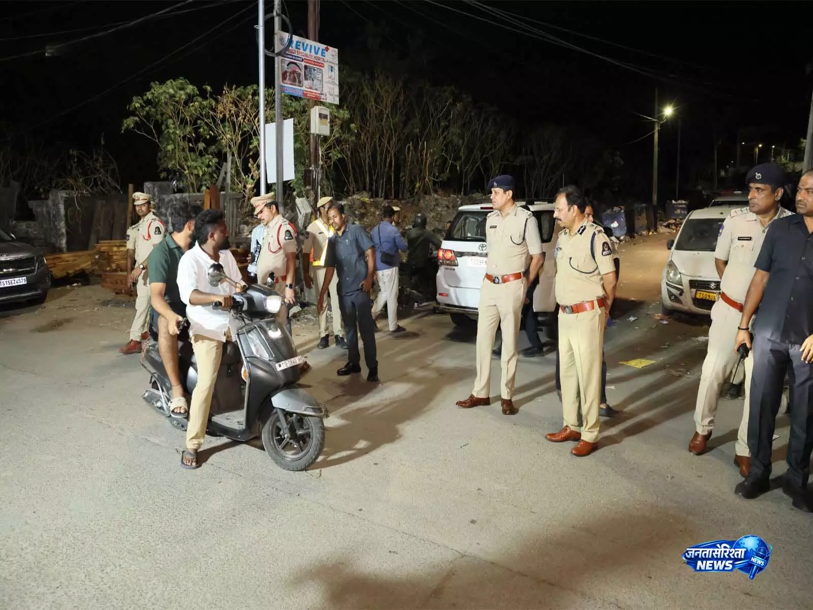 Hyderabad में ‘ऑपरेशन कवच’ चलाया गया, पुलिस कमिश्नर ने किया निरीक्षण Hyderabad में ‘ऑपरेशन कवच’ चलाया गया, पुलिस कमिश्नर ने किया निरीक्षण