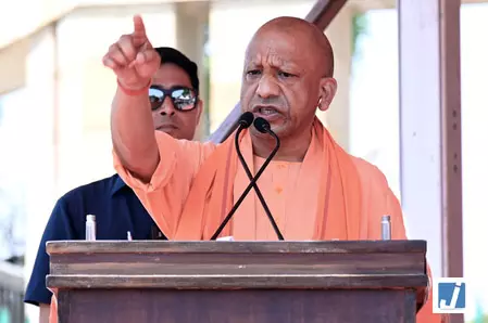 माफिया को चुनकर भेजोगे तो गरीबों का खून चूसेगा: सीएम योगी