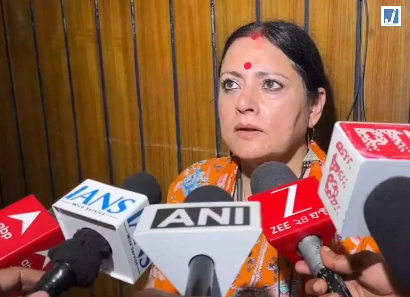 कोलकाता मेयर फिरहाद हकीम के इस्तीफे पर अग्निमित्रा पॉल ने TMC पर साधा निशाना कोलकाता मेयर फिरहाद हकीम के इस्तीफे पर अग्निमित्रा पॉल ने TMC पर साधा निशाना