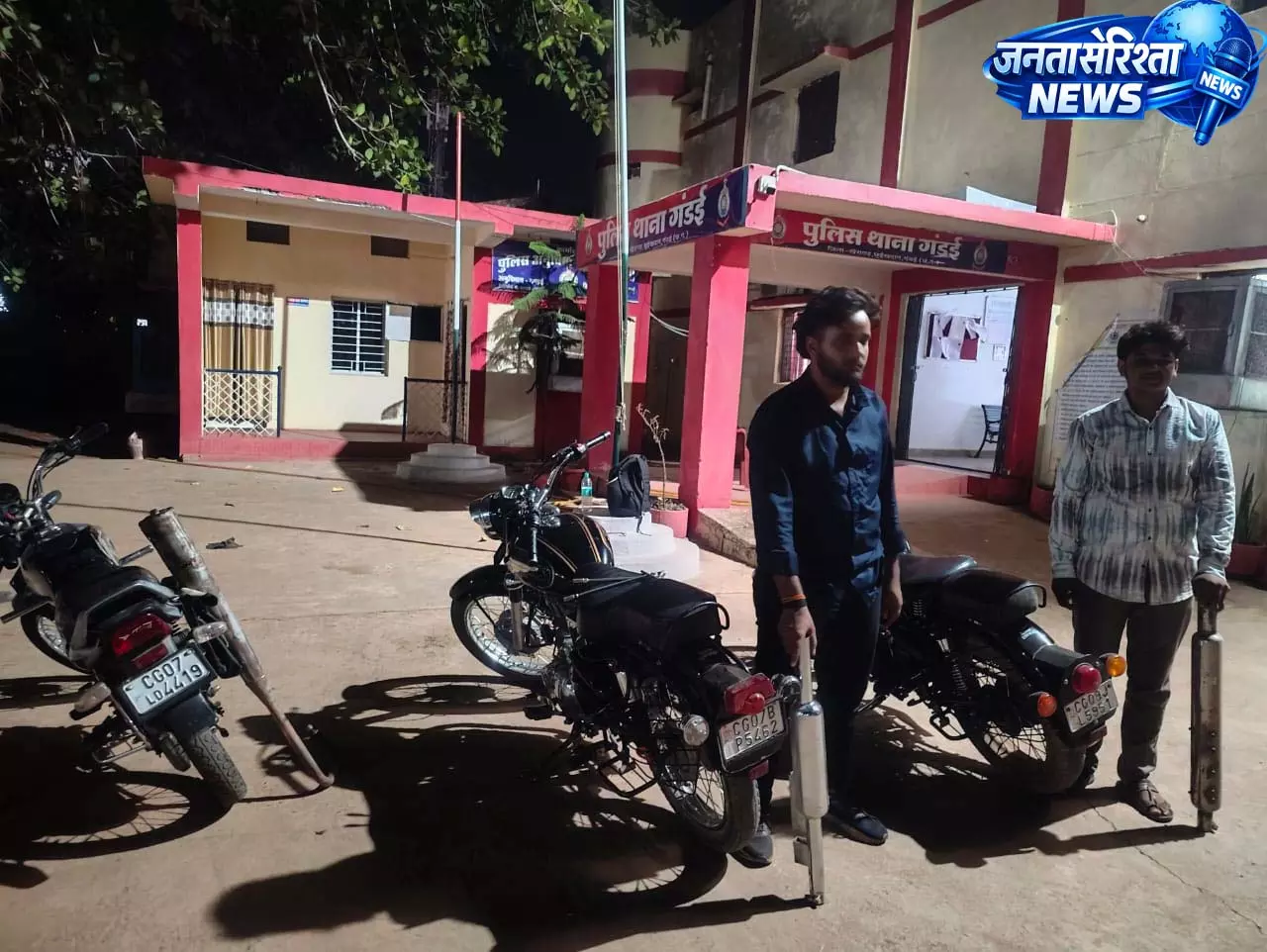 मॉडिफाइड साइलेंसर वाले बाइक चालकों पर कार्रवाई, तीन वाहनों पर चालान व साइलेंसर जब्त मॉडिफाइड साइलेंसर वाले बाइक चालकों पर कार्रवाई, तीन वाहनों पर चालान व साइलेंसर जब्त